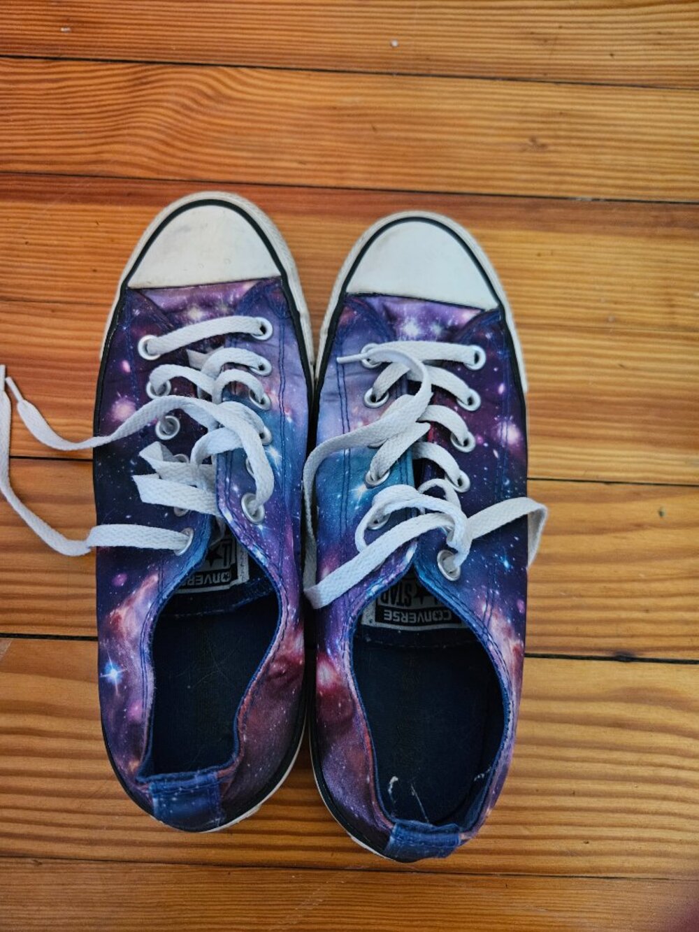 Converse Cosmic Galaxy Stars Sneakers Classic Low-Top w/Satin Look in Size 8W/6M - Picture 3 of 5